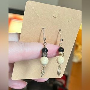 Earrings gold tone wire pierced